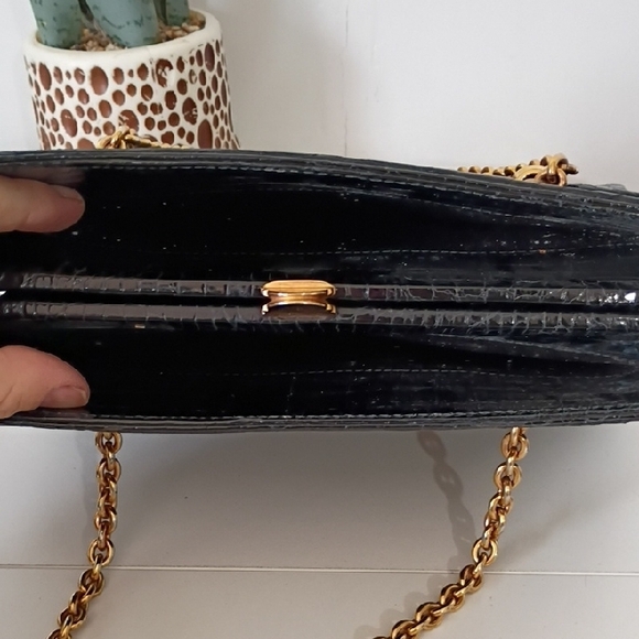Vintage Gucci Black Crocodile-Embossed Bag with Gold Chain Flawed - Picture 8 of 16